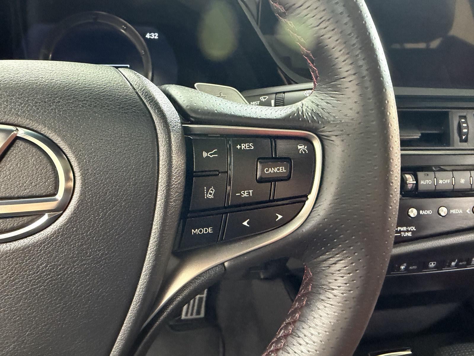 2024 Lexus ES ES 300h F SPORT Handling