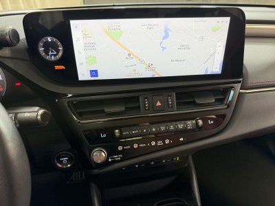 2024 Lexus ES ES 300h F SPORT Handling