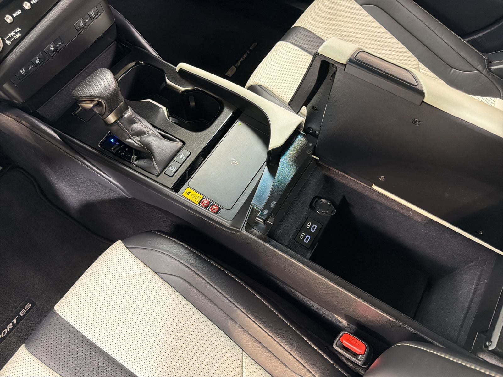 2024 Lexus ES 300h F SPORT Handling