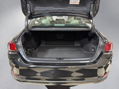 2024 Lexus ES 300h F SPORT Handling