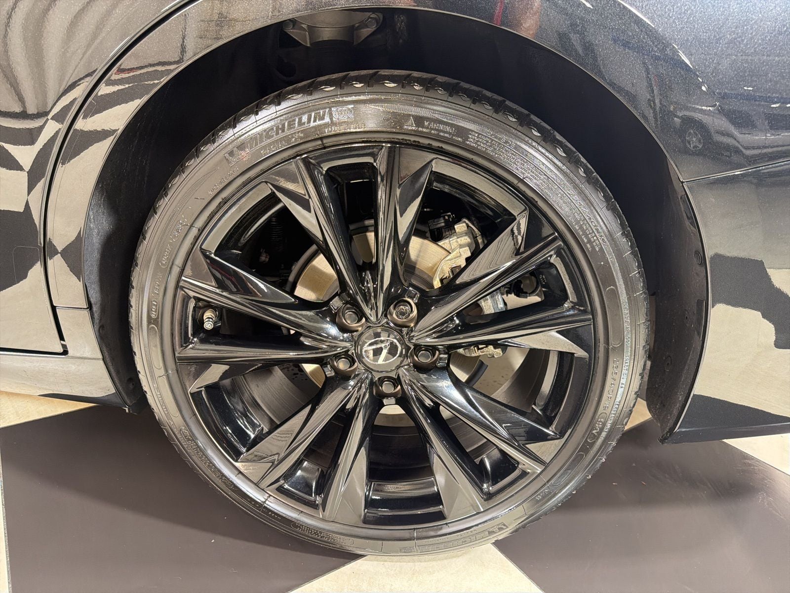 2024 Lexus ES 300h F SPORT Handling