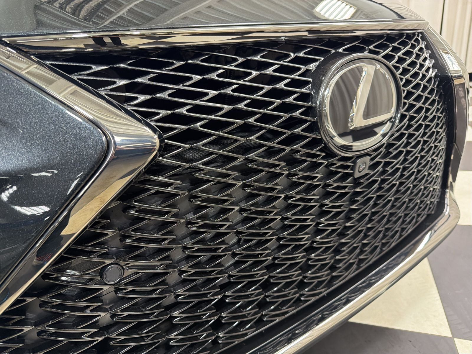 2024 Lexus ES 300h F SPORT Handling