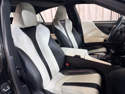 2024 Lexus ES 300h F SPORT Handling