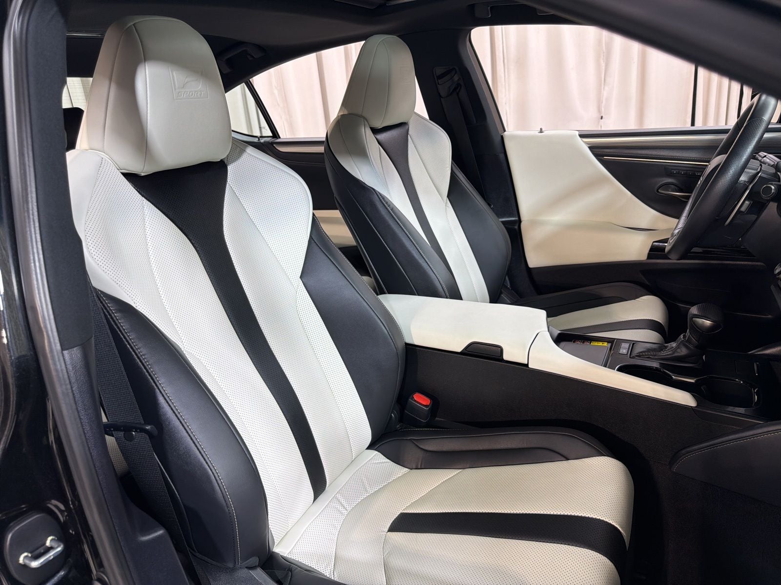 2024 Lexus ES 300h F SPORT Handling