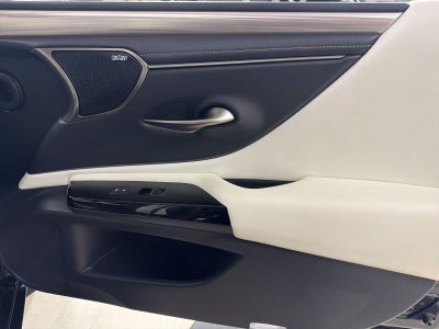 2024 Lexus ES 300h F SPORT Handling