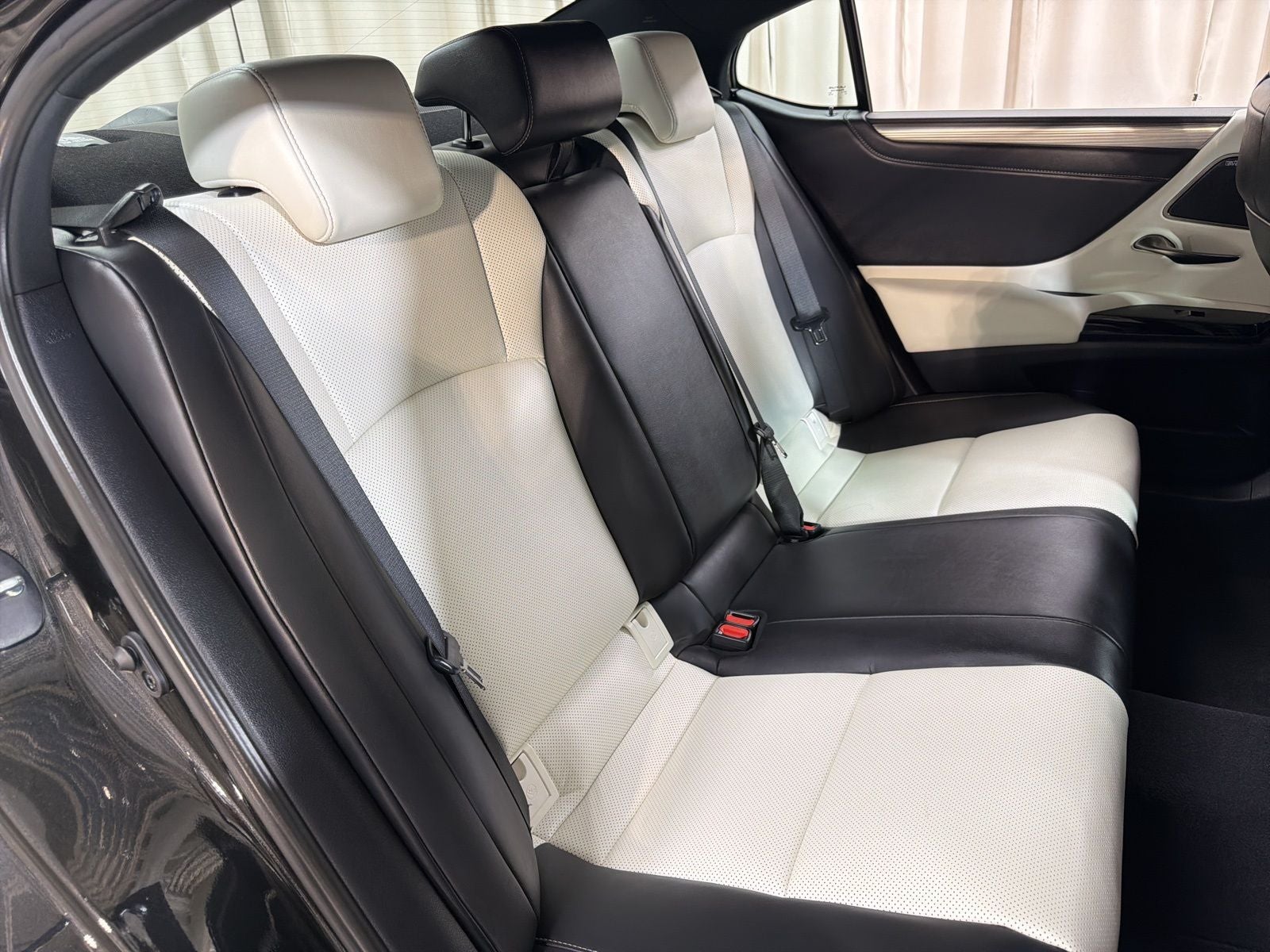 2024 Lexus ES 300h F SPORT Handling