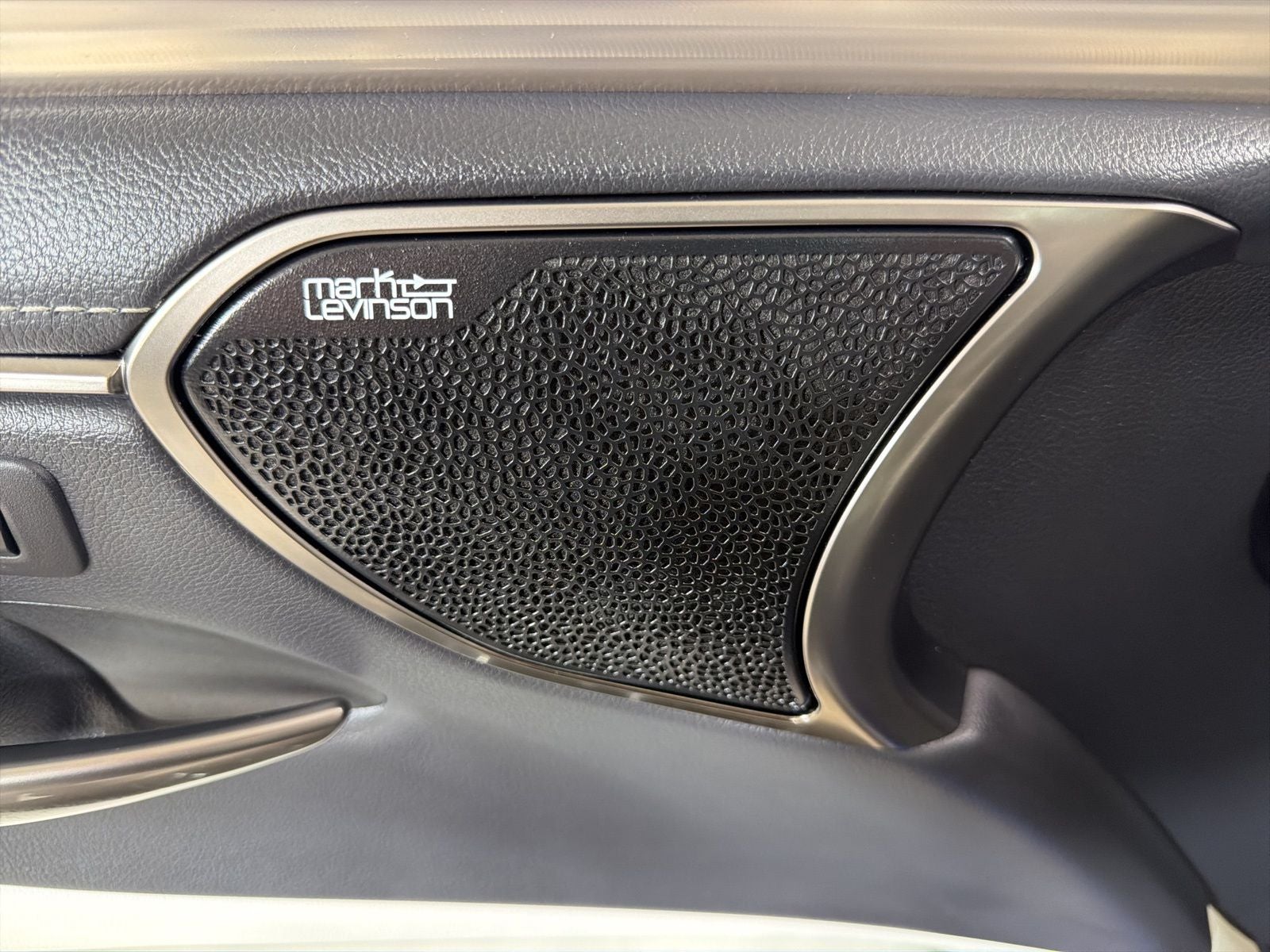 2024 Lexus ES 300h F SPORT Handling