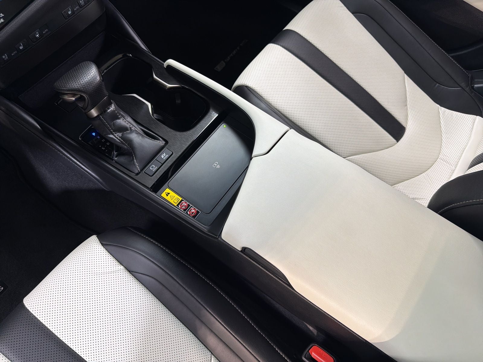 2024 Lexus ES 300h F SPORT Handling