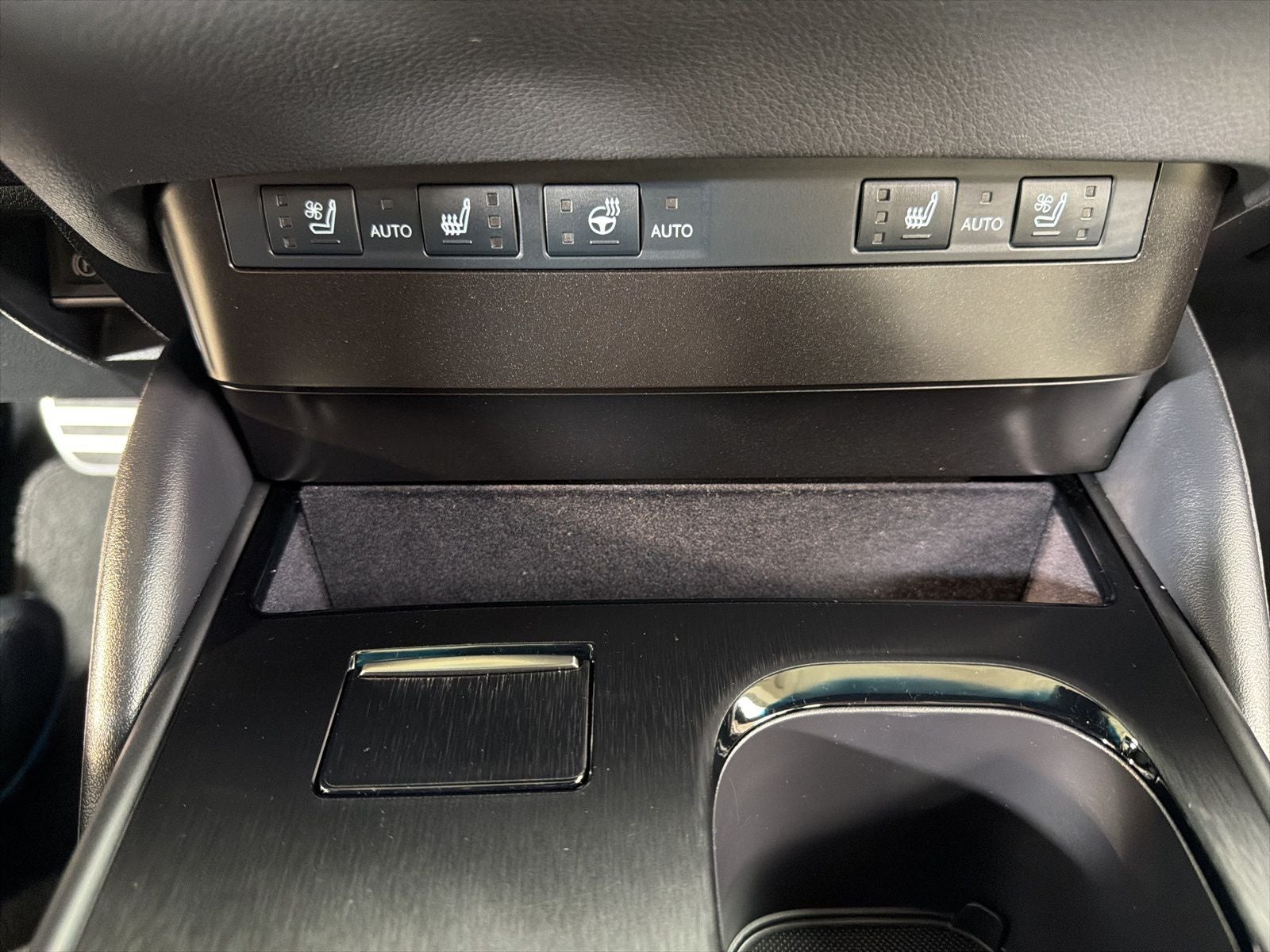 2024 Lexus ES 300h F SPORT Handling