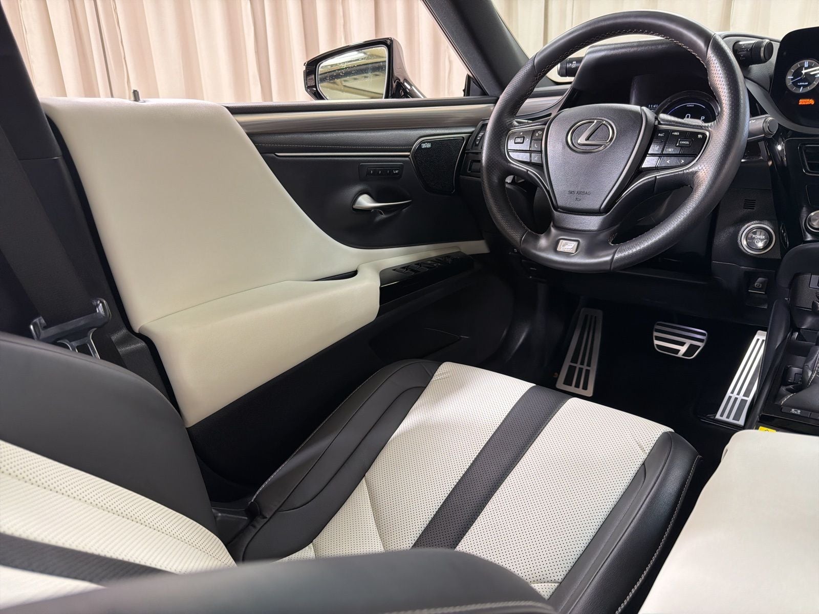 2024 Lexus ES 300h F SPORT Handling