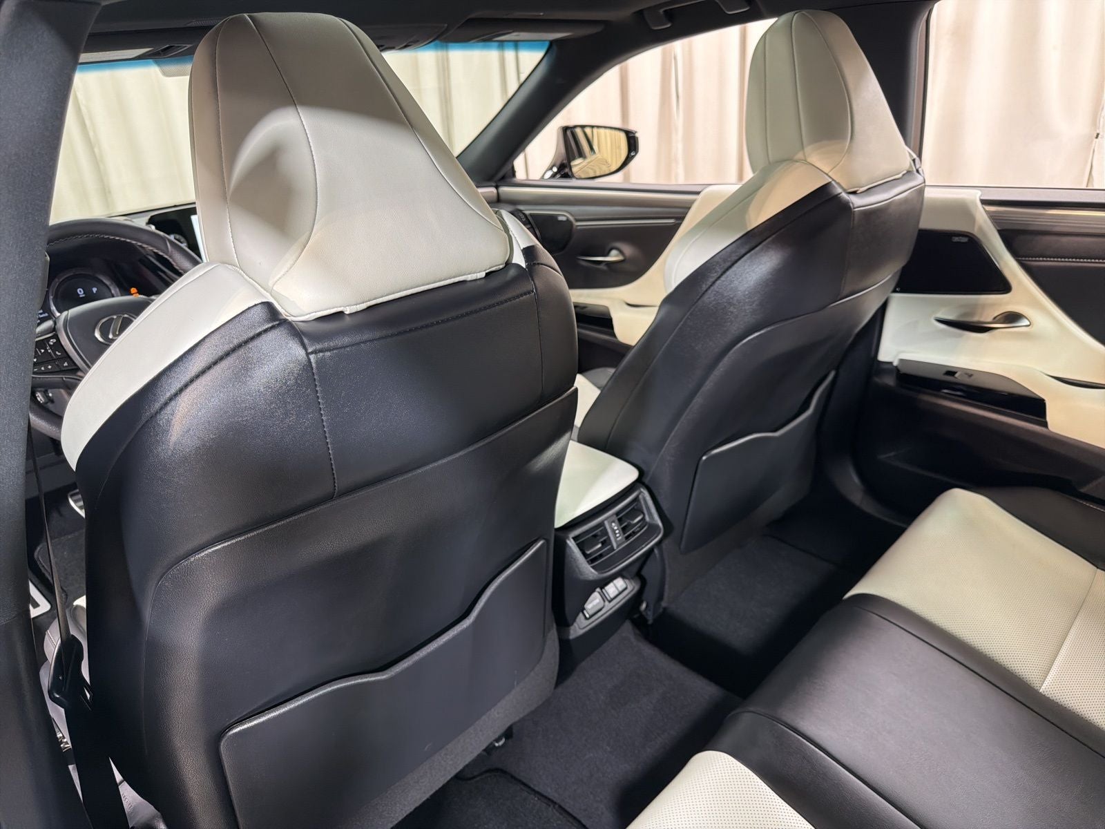 2024 Lexus ES 300h F SPORT Handling