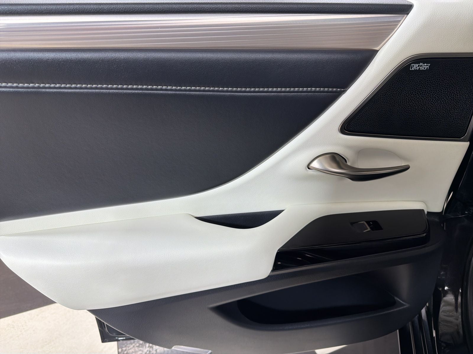 2024 Lexus ES 300h F SPORT Handling