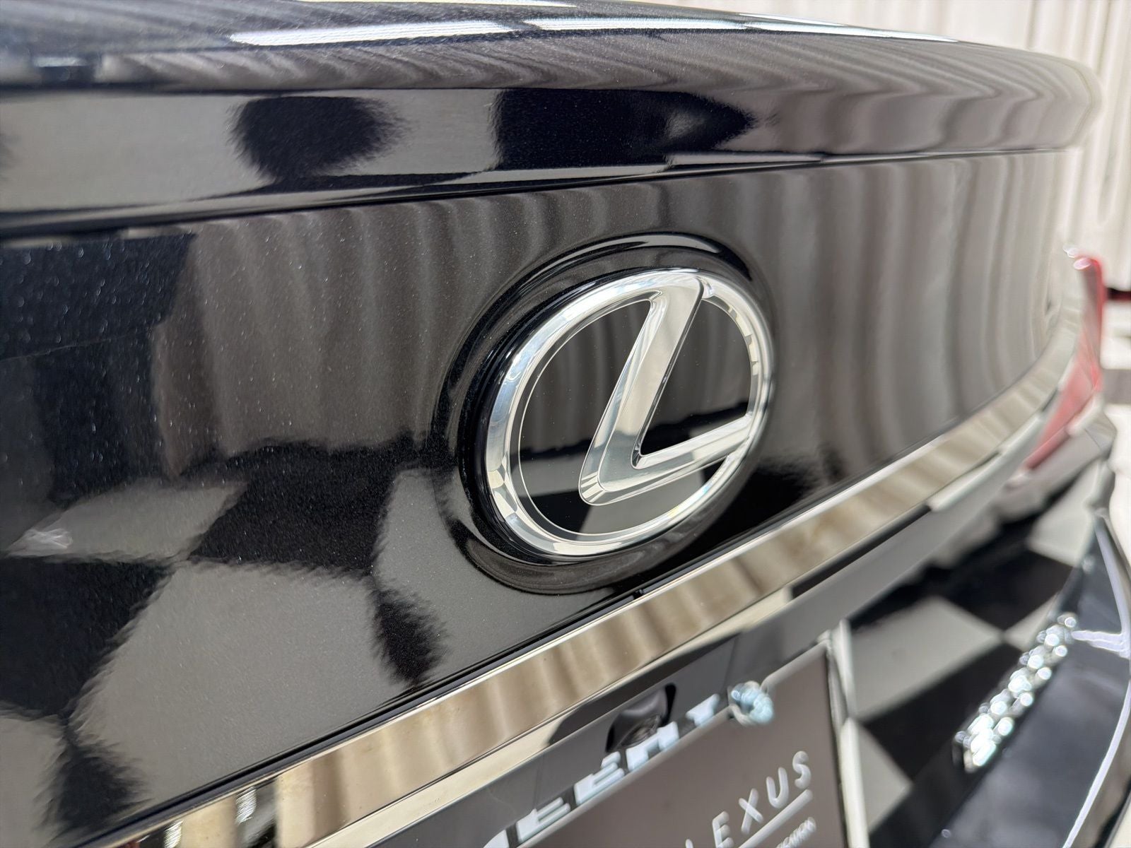 2024 Lexus ES 300h F SPORT Handling