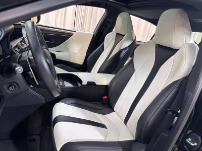 2024 Lexus ES 300h F SPORT Handling