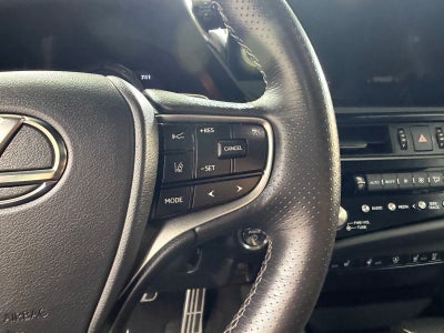 2024 Lexus ES 300h F SPORT Handling