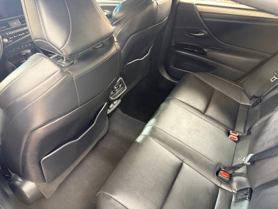 2024 Lexus ES 300h F SPORT Handling