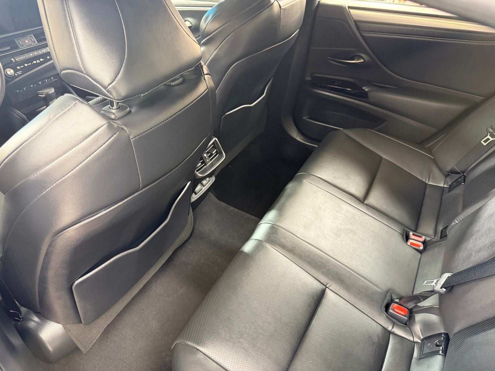 2024 Lexus ES 300h F SPORT Handling