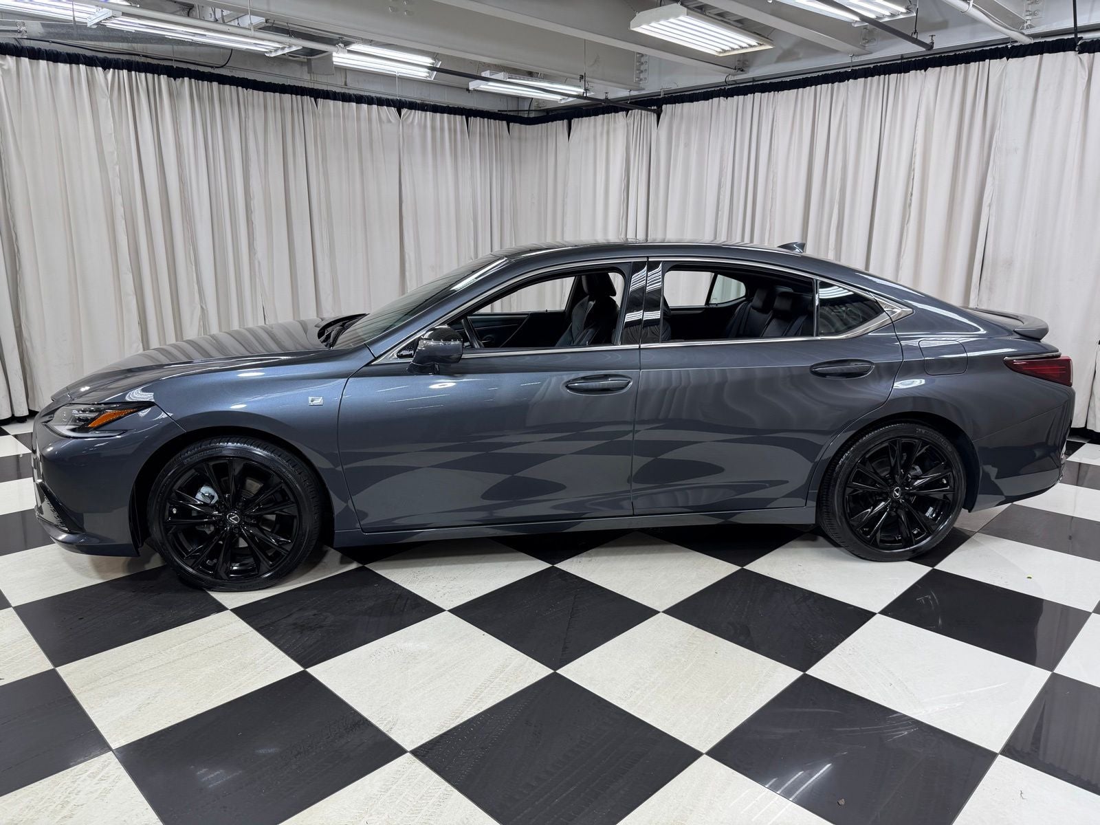 2024 Lexus ES 300h F SPORT Handling