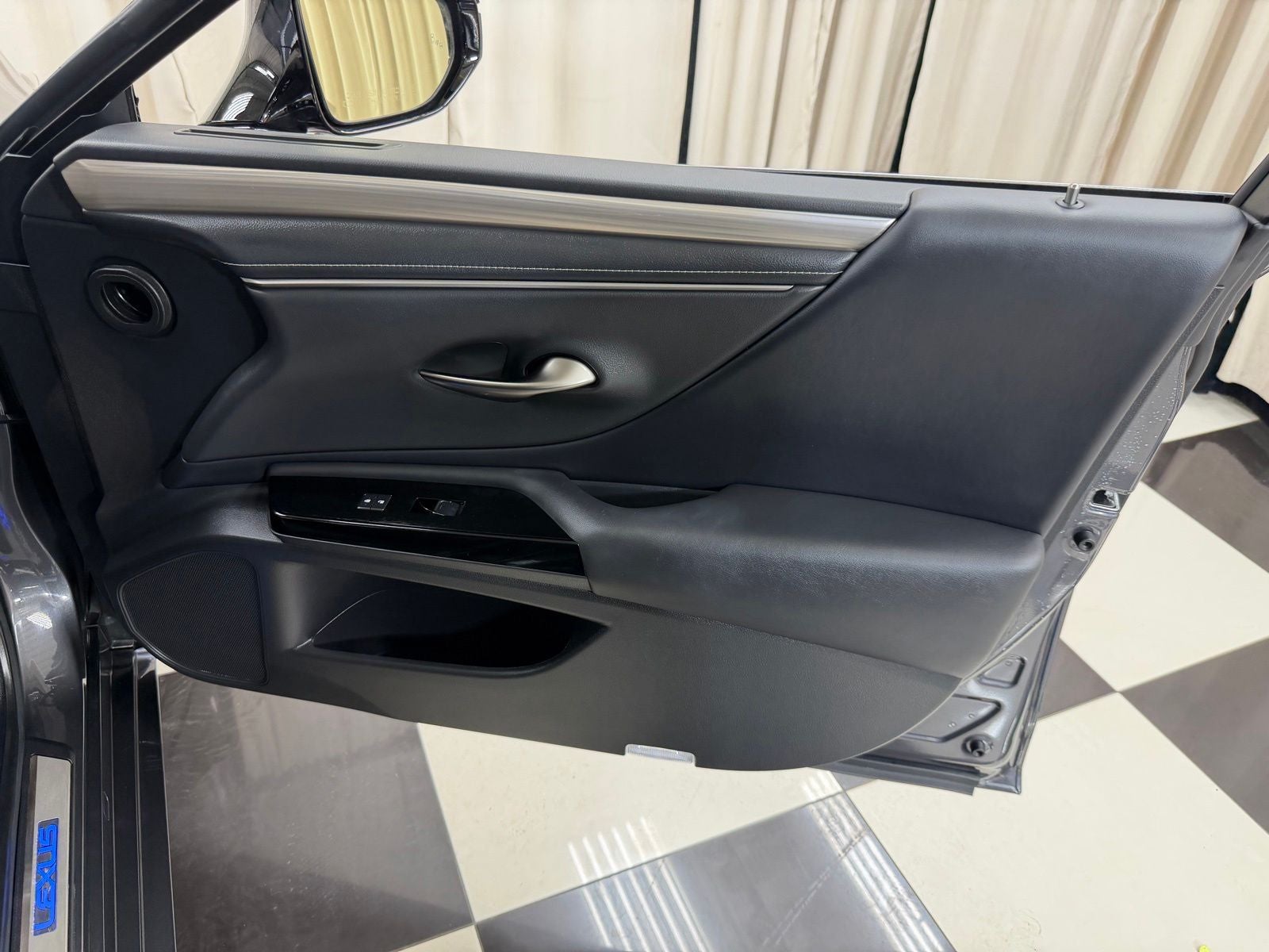 2024 Lexus ES 300h F SPORT Handling