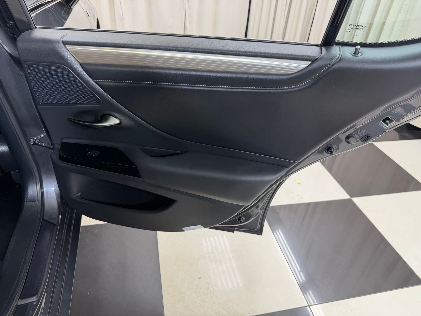 2024 Lexus ES 300h F SPORT Handling