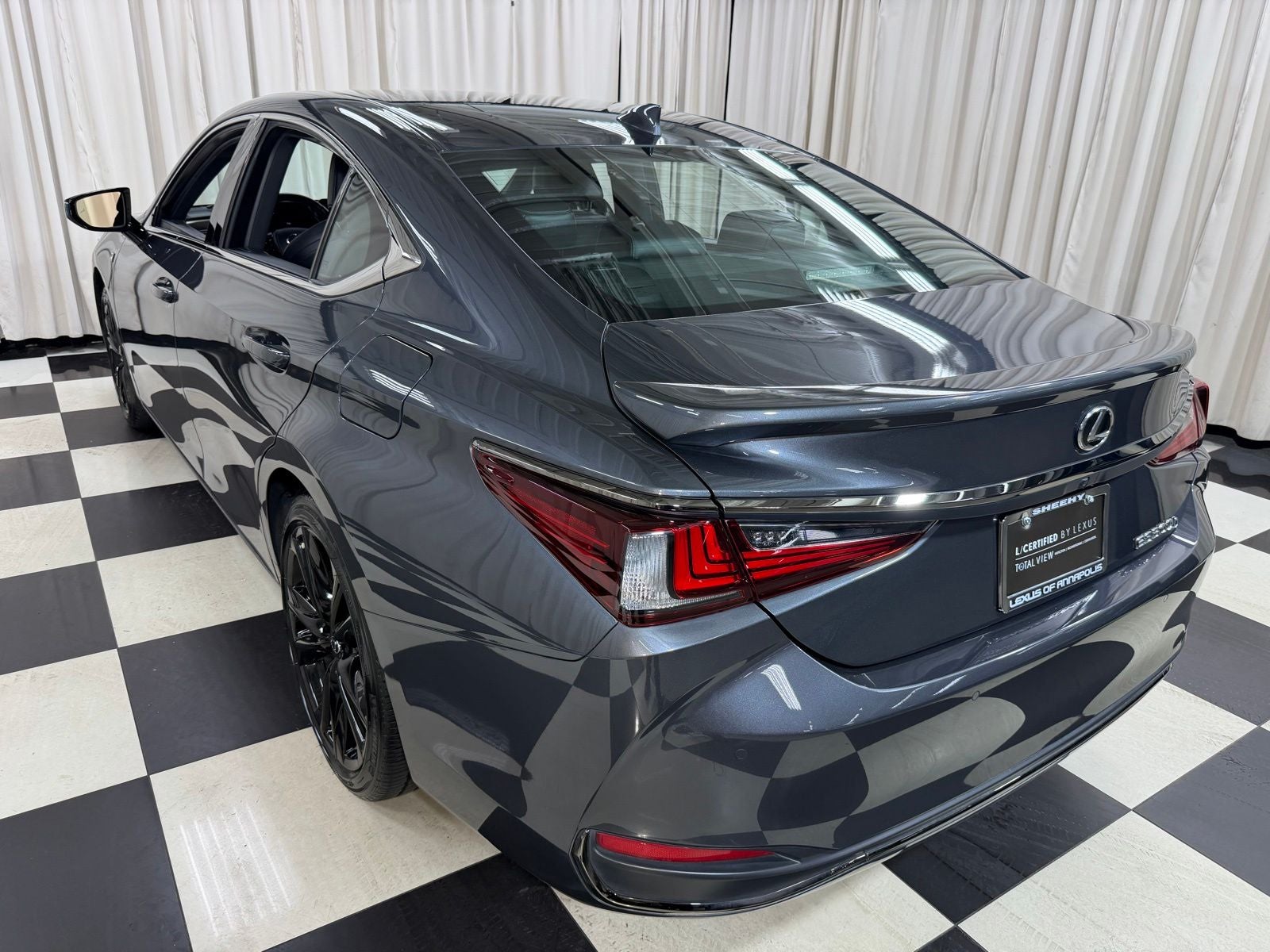 2024 Lexus ES 300h F SPORT Handling