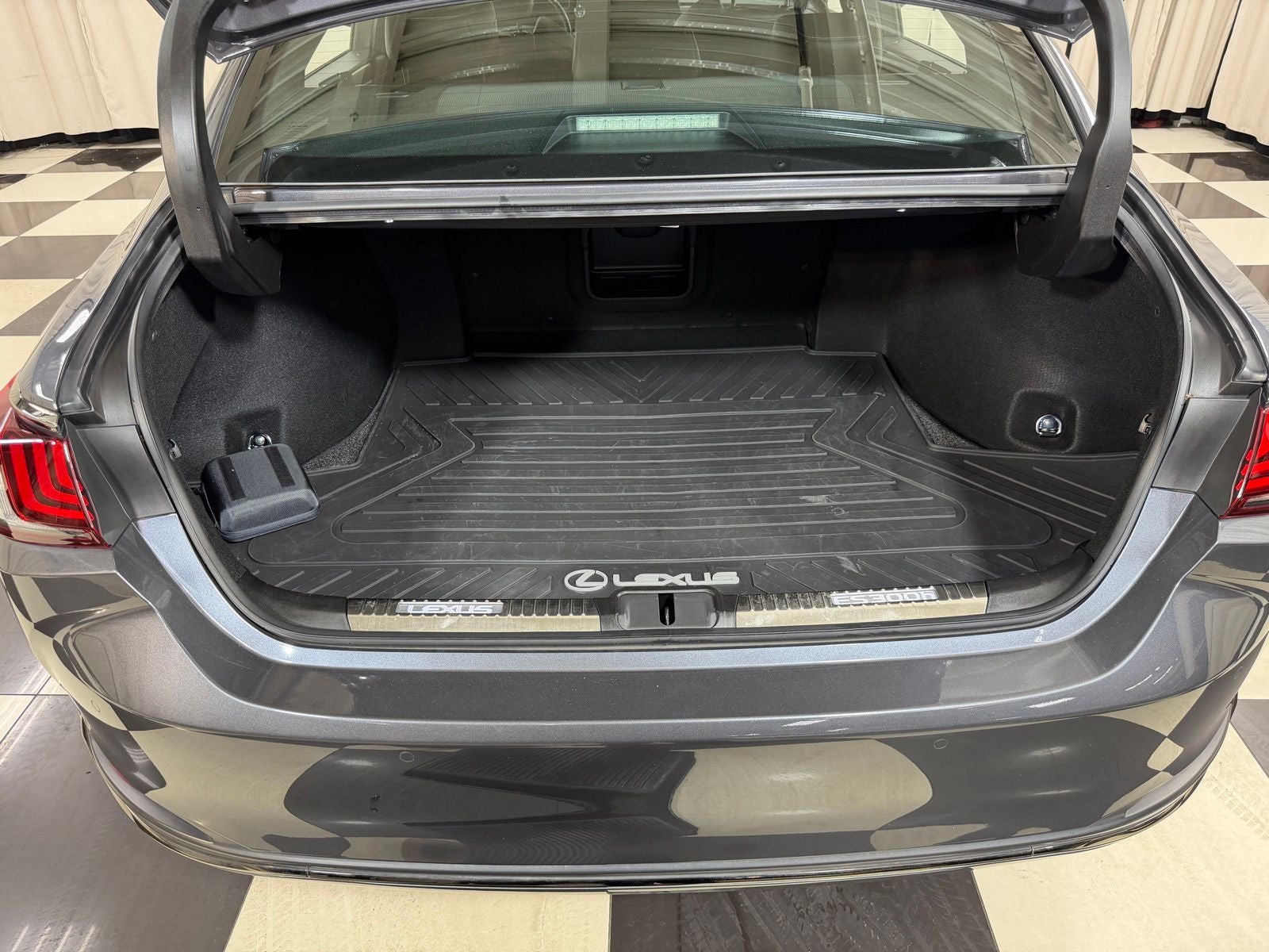 2024 Lexus ES 300h F SPORT Handling
