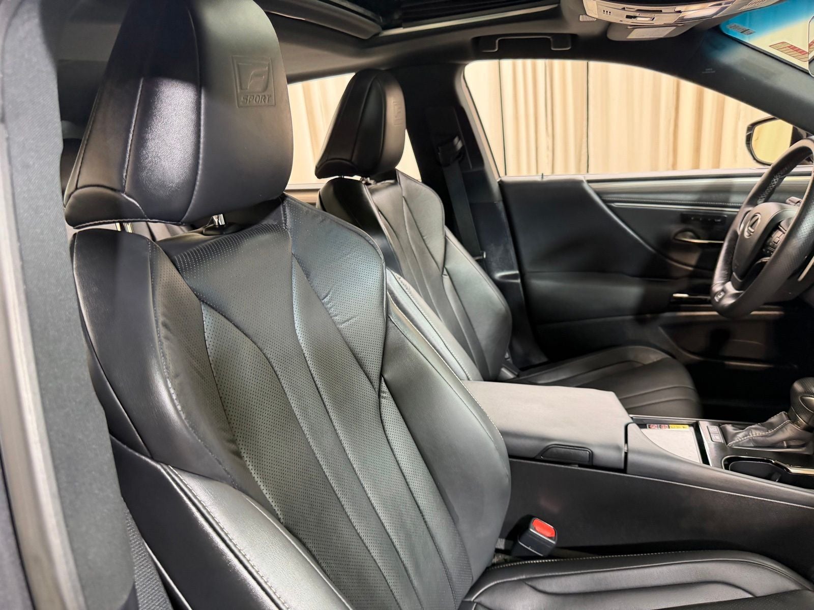 2024 Lexus ES 300h F SPORT Handling