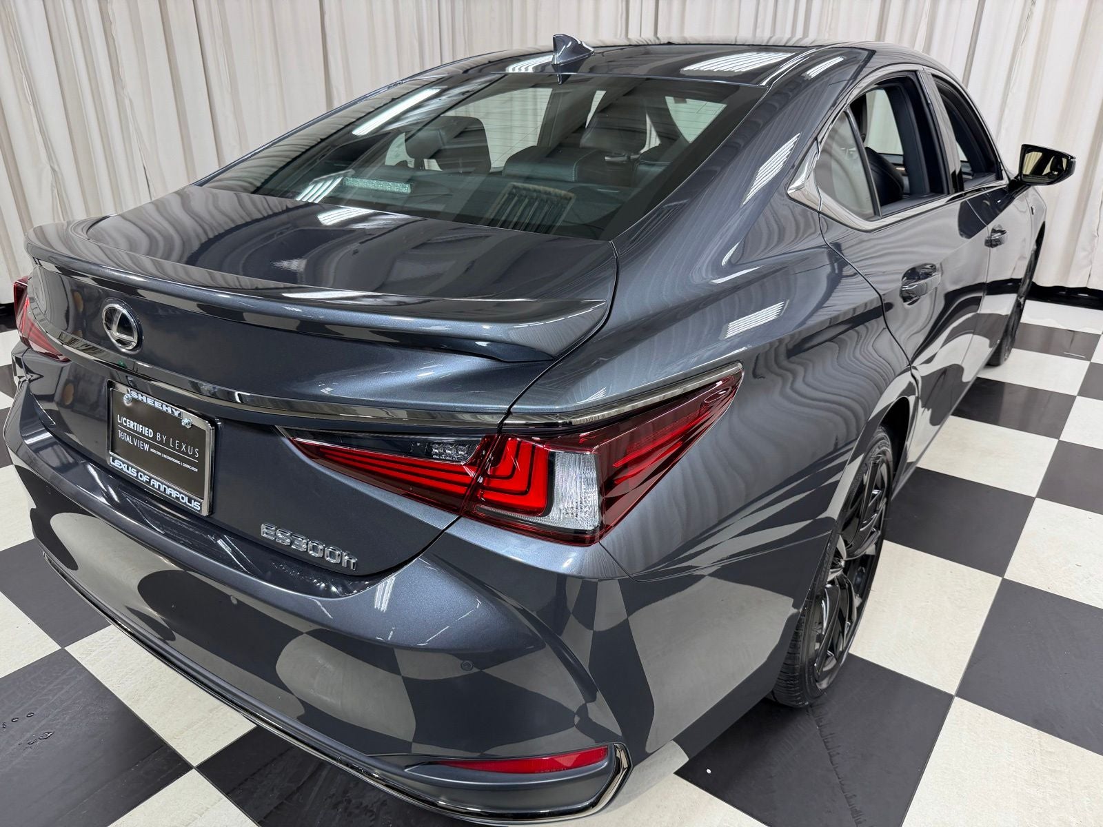 2024 Lexus ES 300h F SPORT Handling