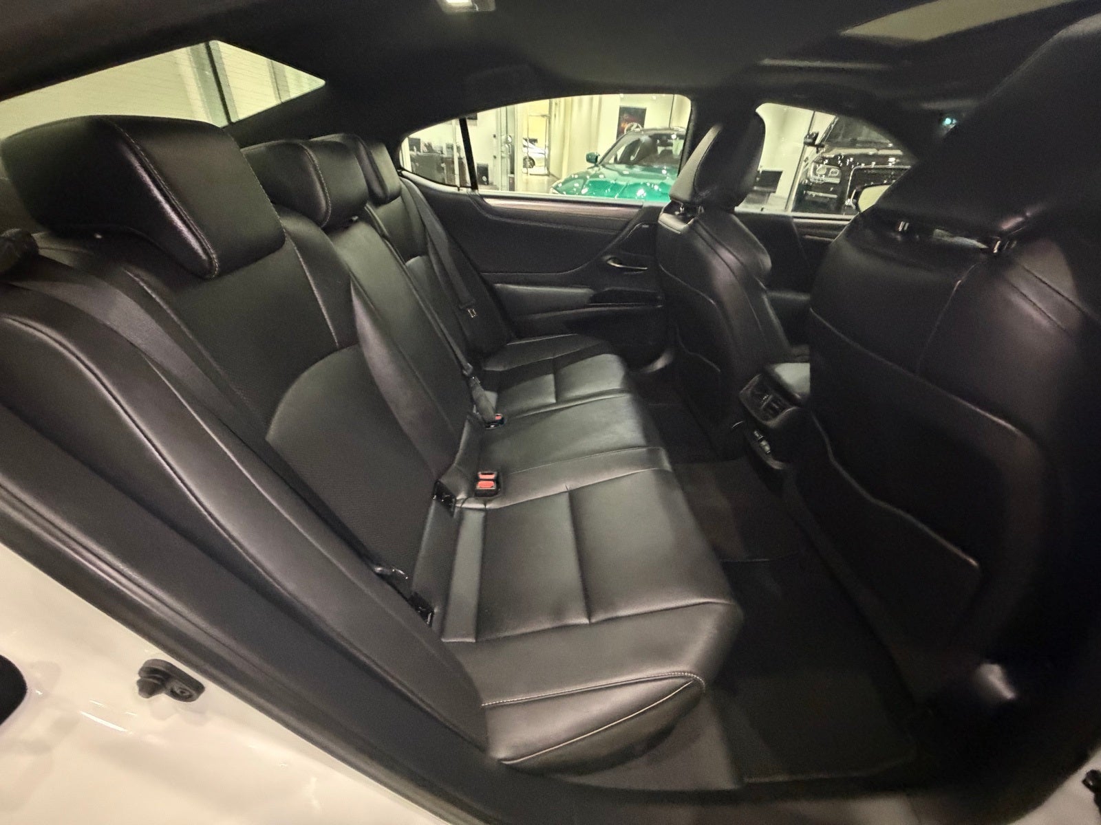 2024 Lexus ES 300h F SPORT Handling