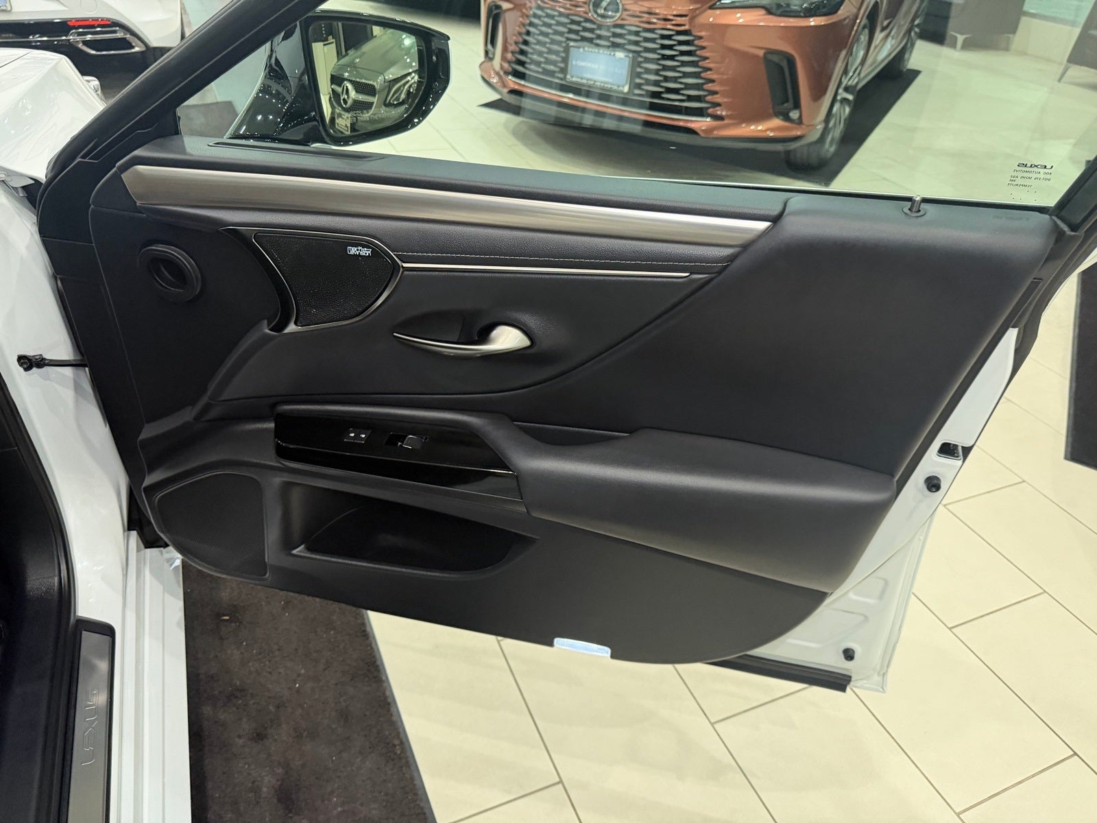 2024 Lexus ES 300h F SPORT Handling