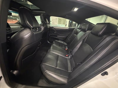 2024 Lexus ES 300h F SPORT Handling