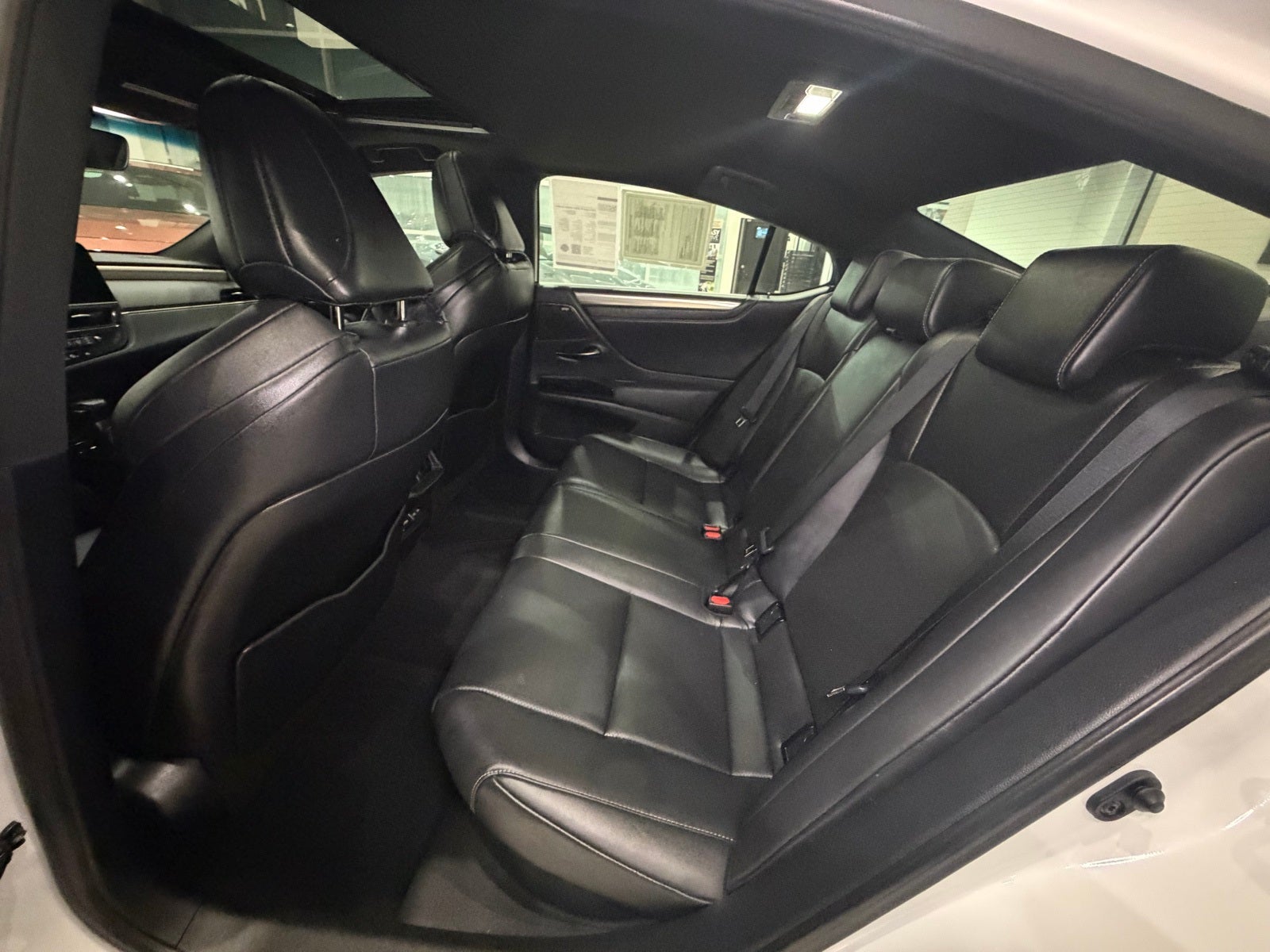 2024 Lexus ES 300h F SPORT Handling