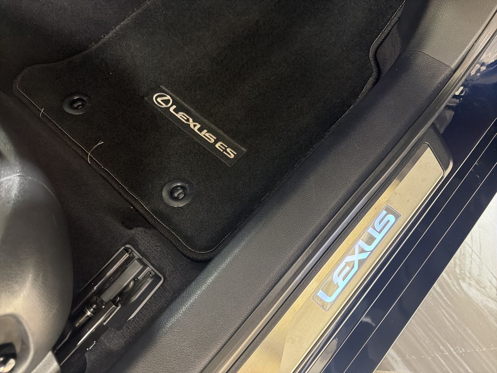 2024 Lexus ES 250