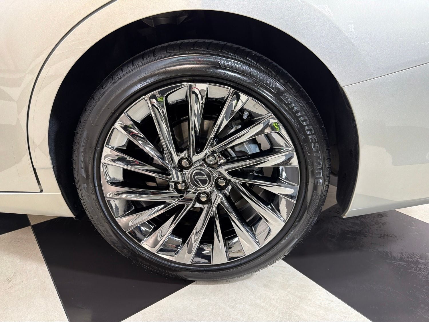 2025 Lexus ES 300h