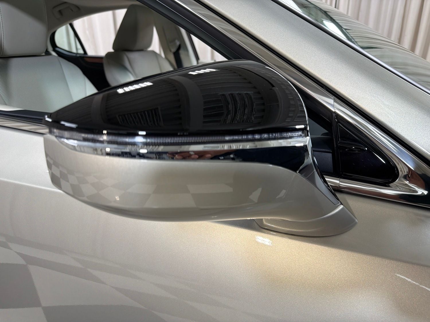 2025 Lexus ES 300h