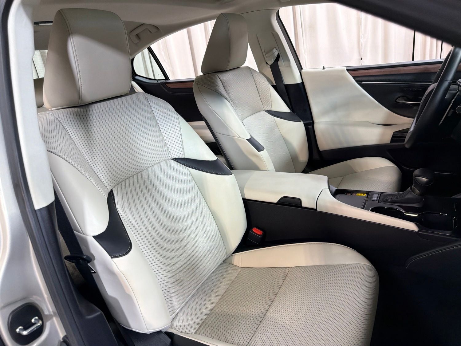 2025 Lexus ES 300h