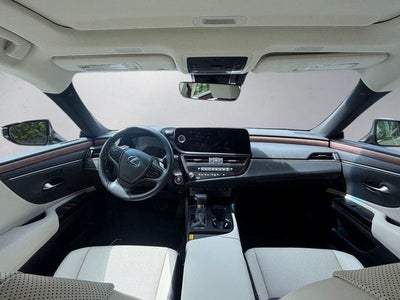2025 Lexus ES 300h