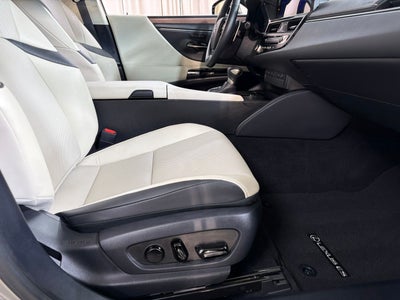 2025 Lexus ES 300h