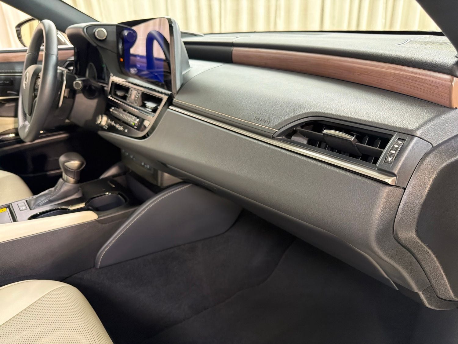 2025 Lexus ES 300h