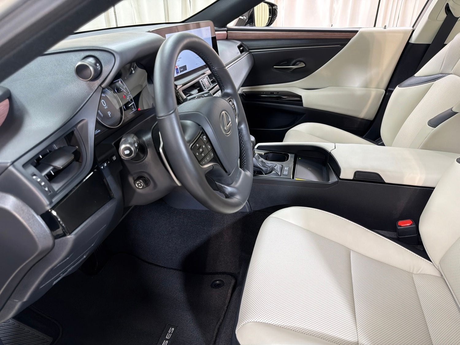 2025 Lexus ES 300h