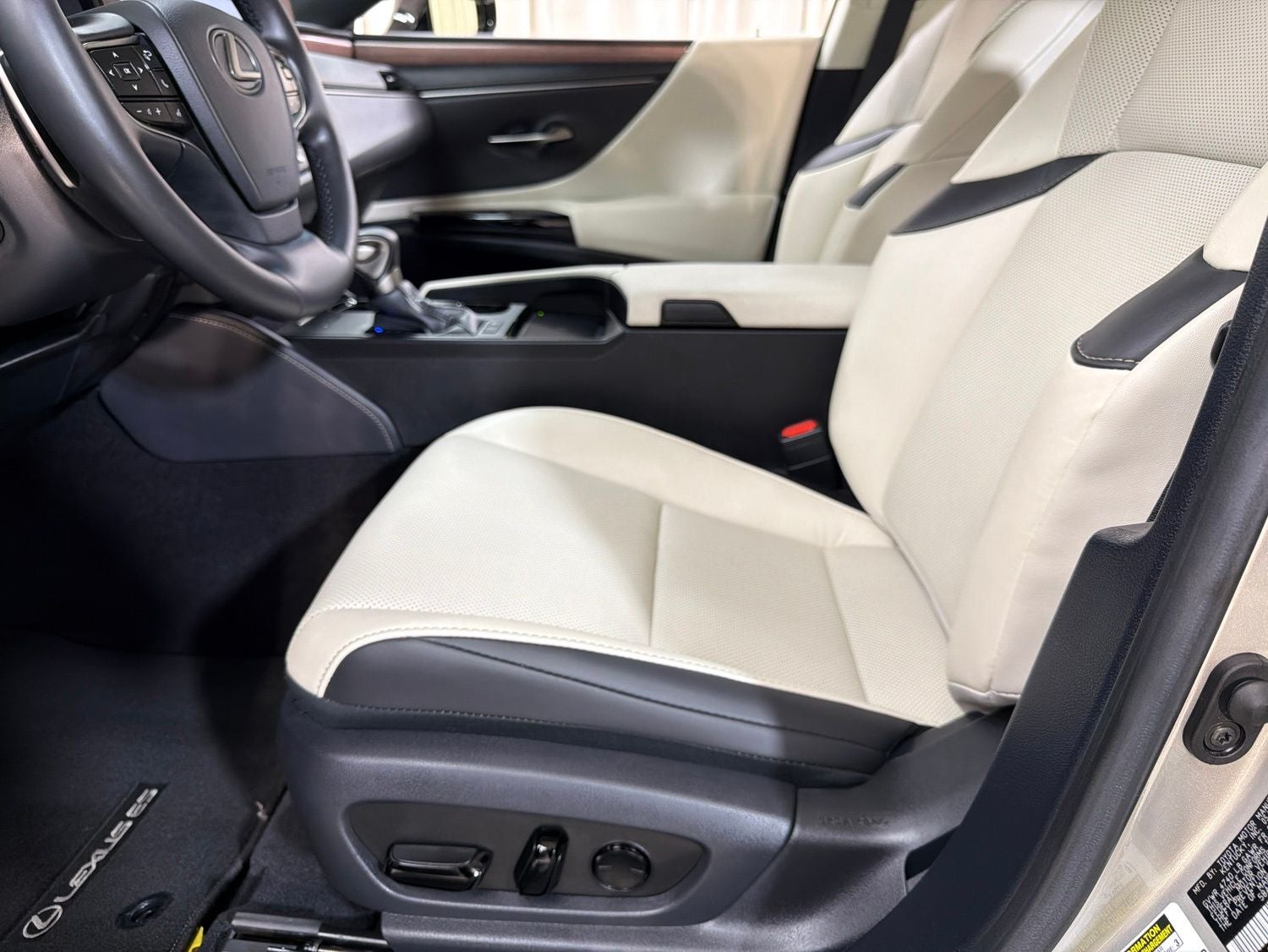 2025 Lexus ES 300h