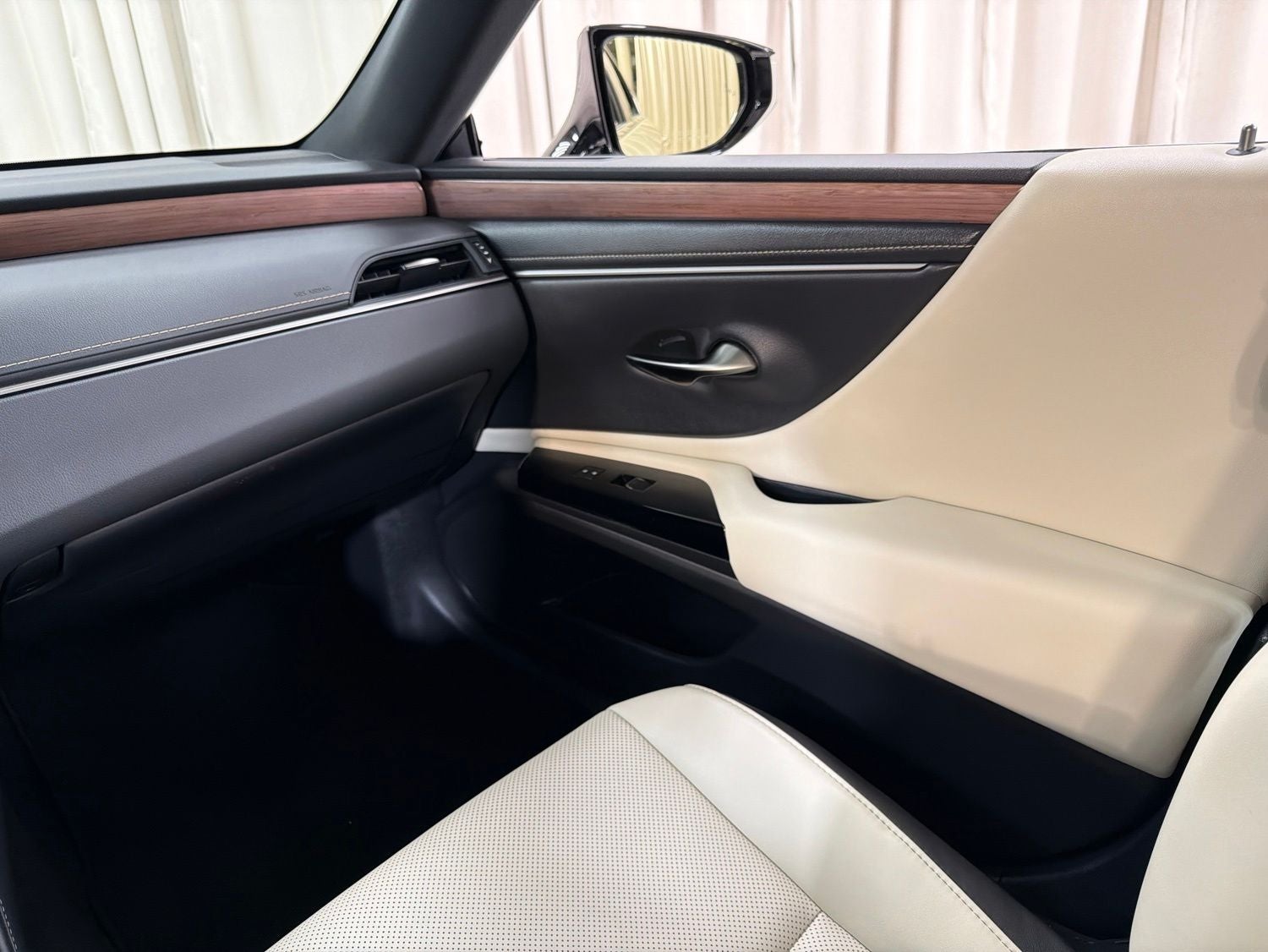 2025 Lexus ES 300h