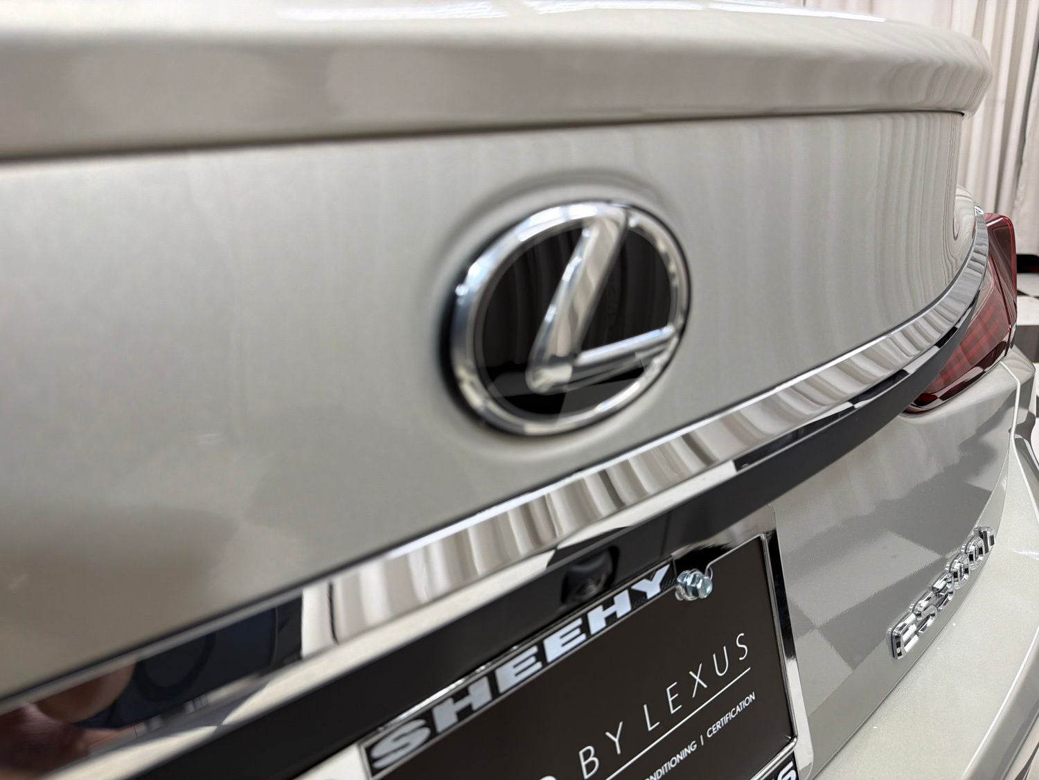 2025 Lexus ES 300h