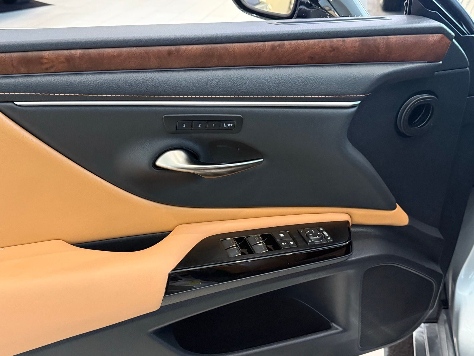 2025 Lexus ES 350