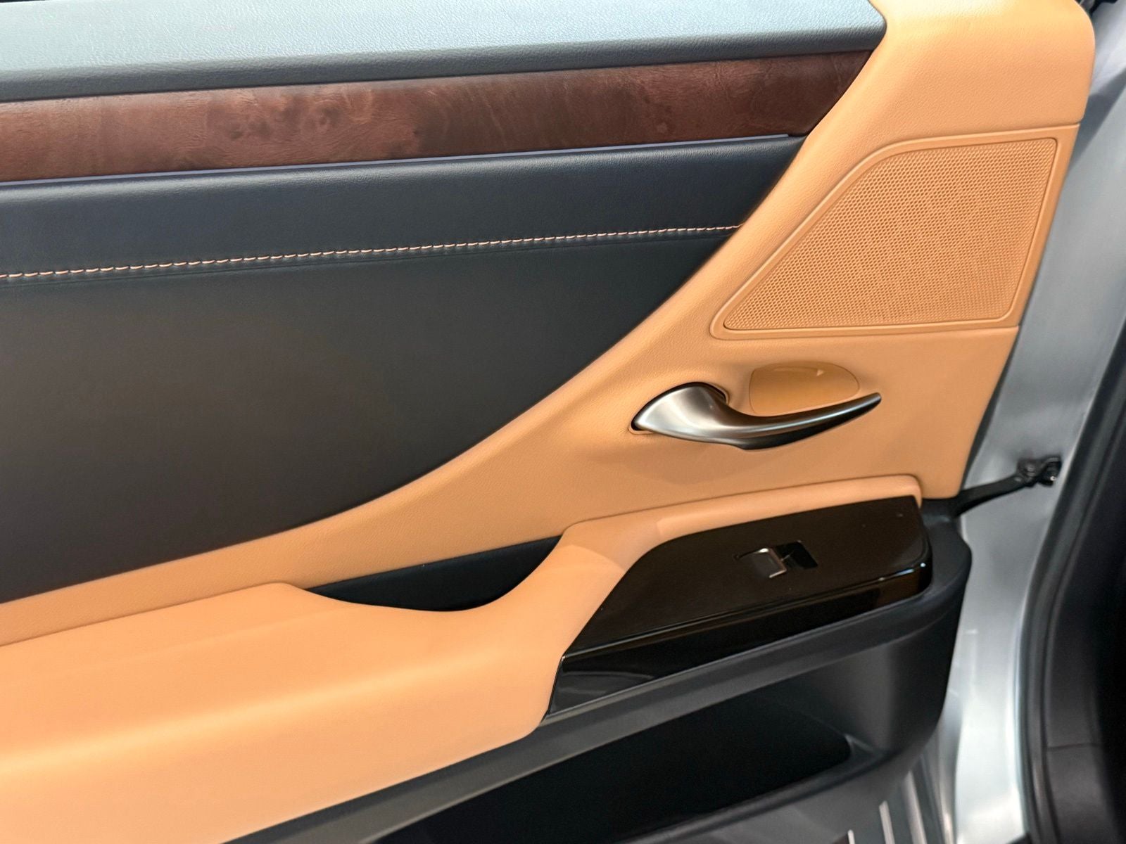 2025 Lexus ES 350