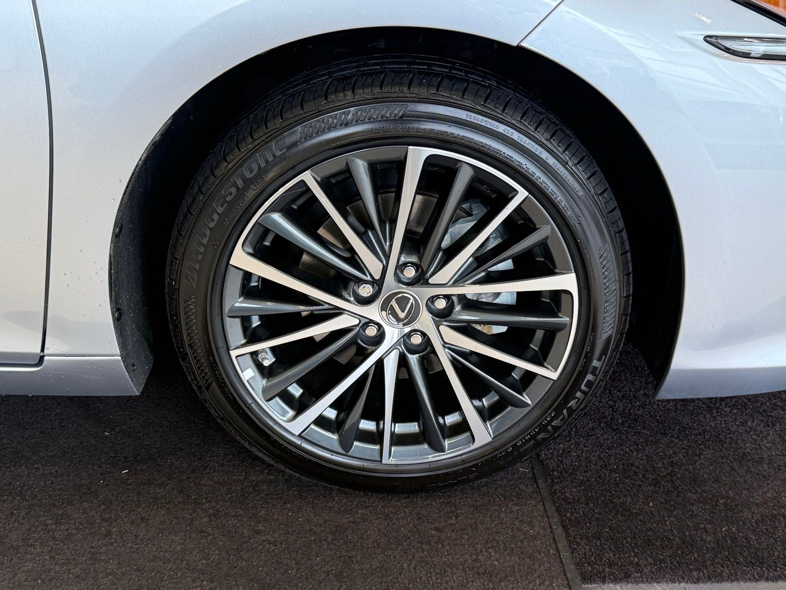 2025 Lexus ES 350