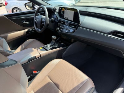 2025 Lexus ES 350