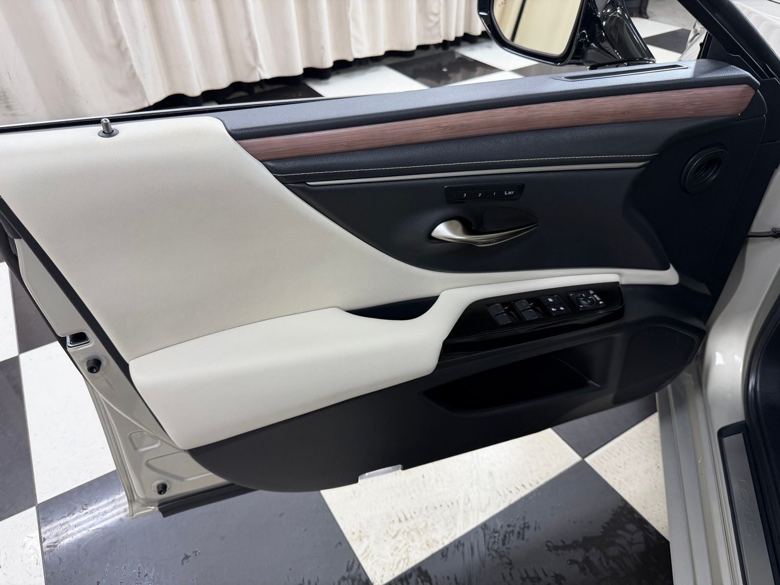 2025 Lexus ES 350
