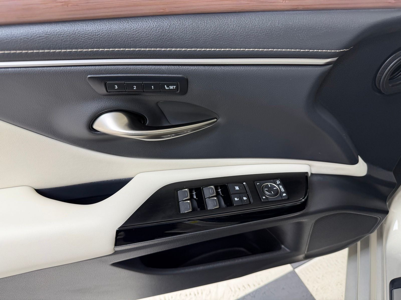 2025 Lexus ES 350