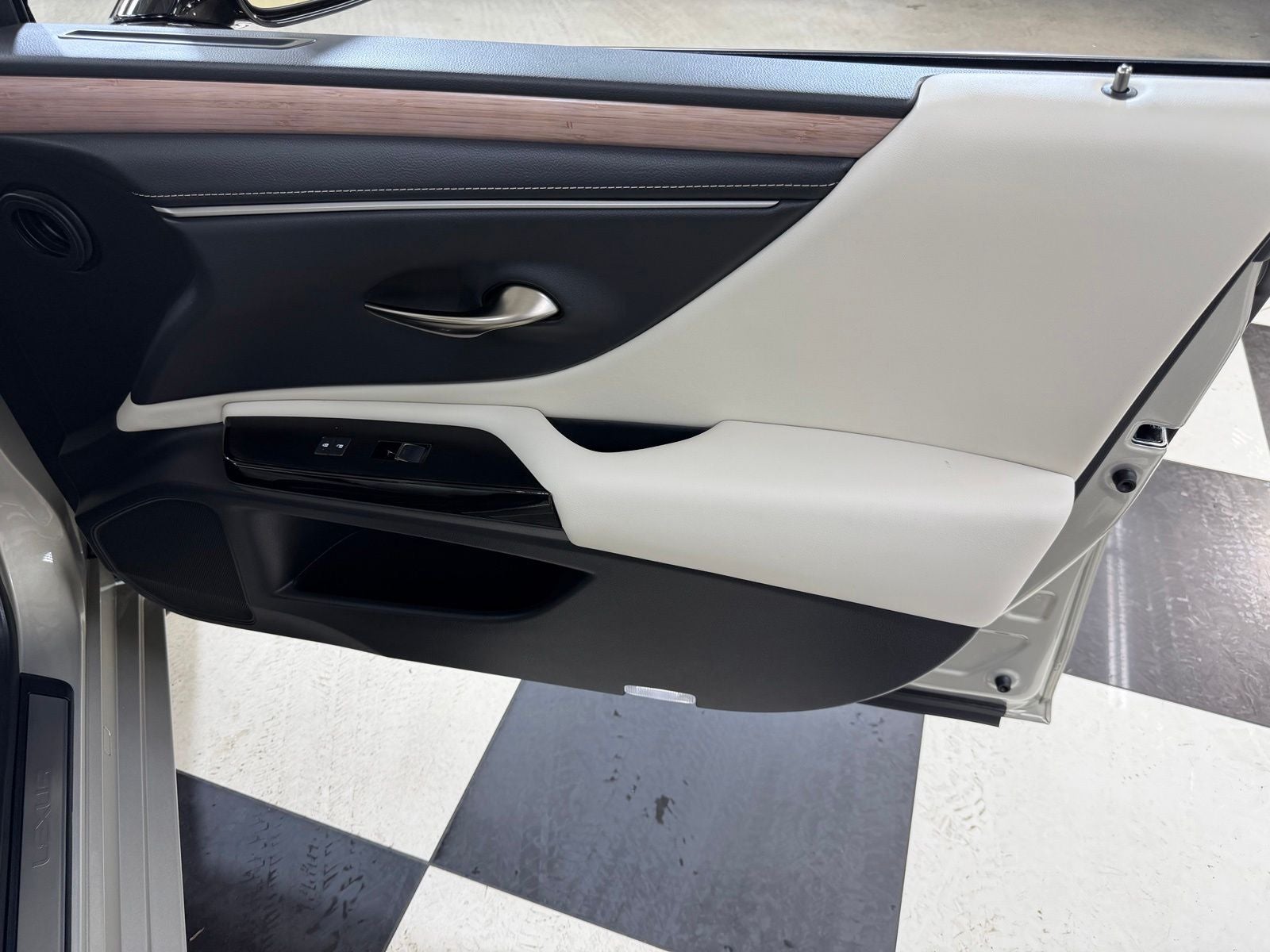 2025 Lexus ES 350